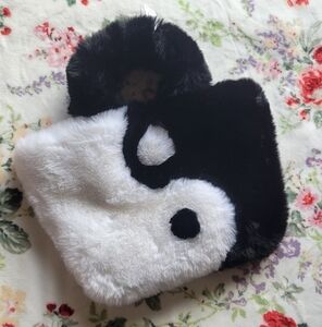NWT Unique Vintage girly Fuzzy Yin Yang Handbag